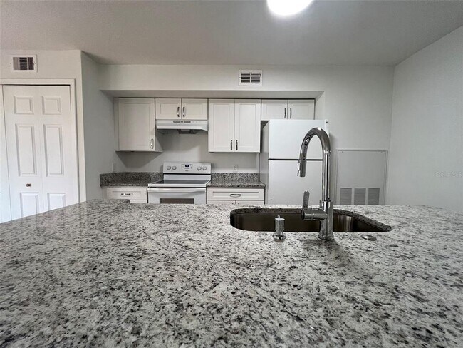 Foto del edificio - 4702 Sutton Terrace