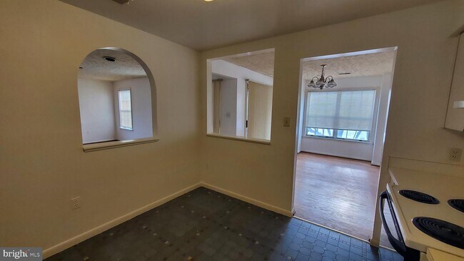 Building Photo - 2211 Woodbox Ln