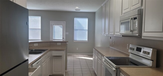 Building Photo - 14426 Mooreview Ln