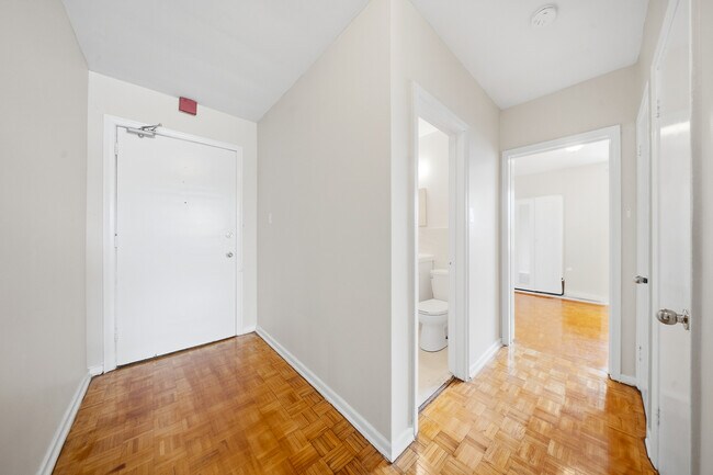 Photo du bâtiment - 1617 Victoria Park Av
