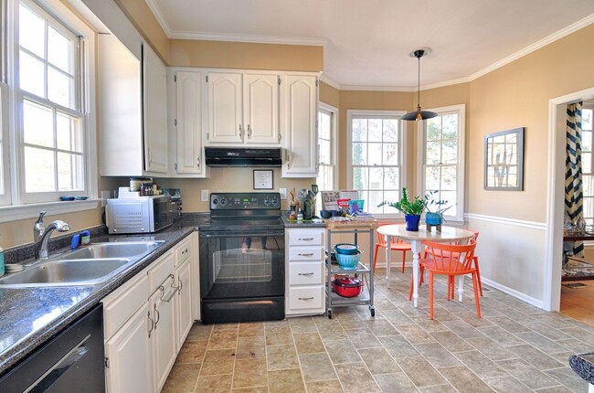 Building Photo - Charming 3 BR/2Bath Home on Cul-de-sac Lot!