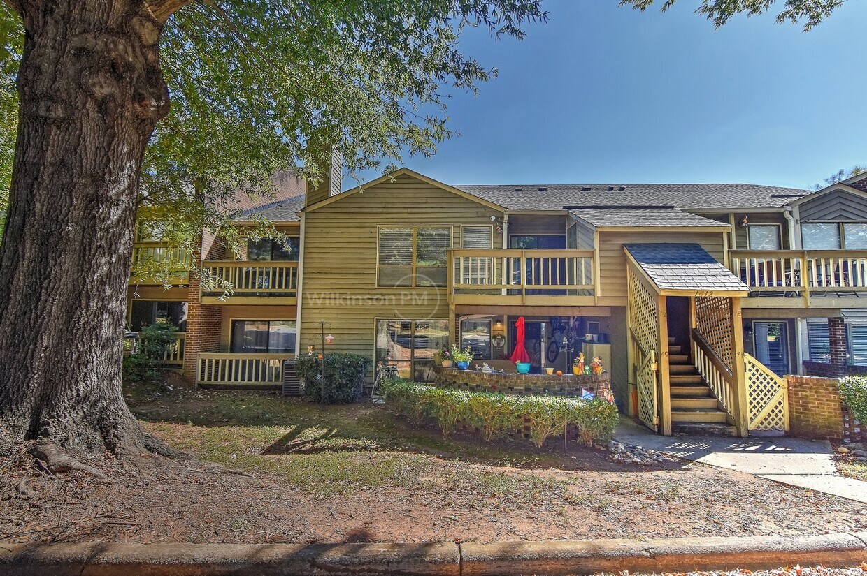 Primary Photo - Charming 2-Bed, 2-Bath Retreat in the Hear...
