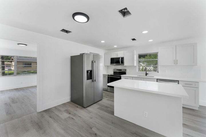 Foto principal - 354 NW 4th Pl