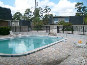 Building Photo - 1700 SW 16th Ct