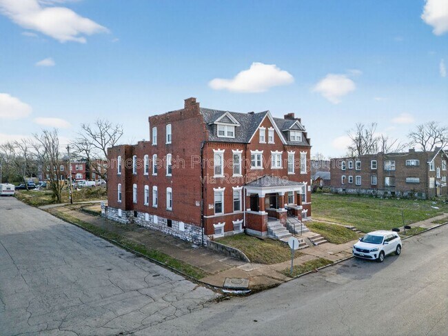 Building Photo - 2100 Adelaide Ave