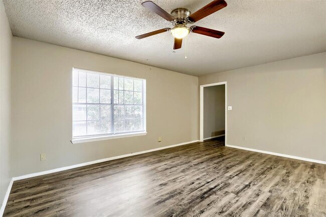 Foto del edificio - 1302 Radcliff Dr