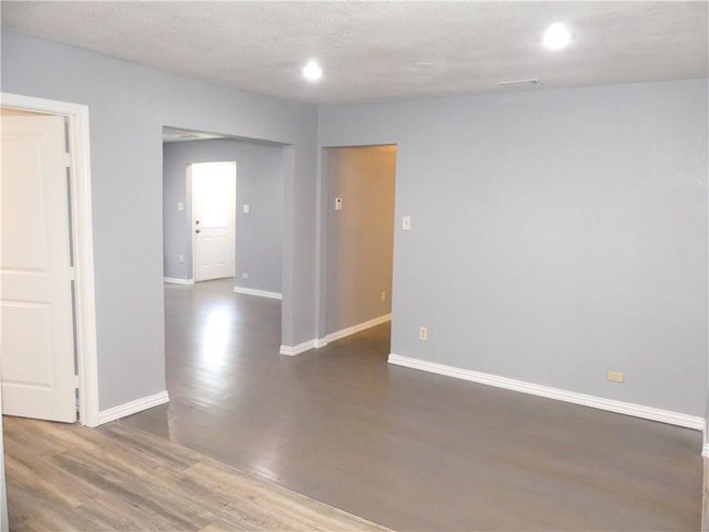 Building Photo - 4702 Cowan Ave