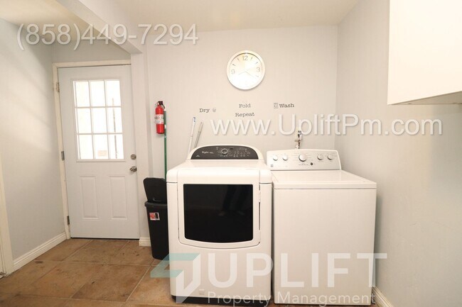Building Photo - Casita Way (4025)