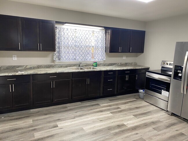 Foto del edificio - 3807 N Faber Ave