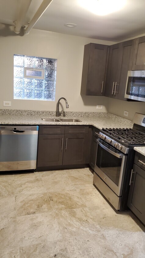 Kitchen - 7238 S Coles Ave