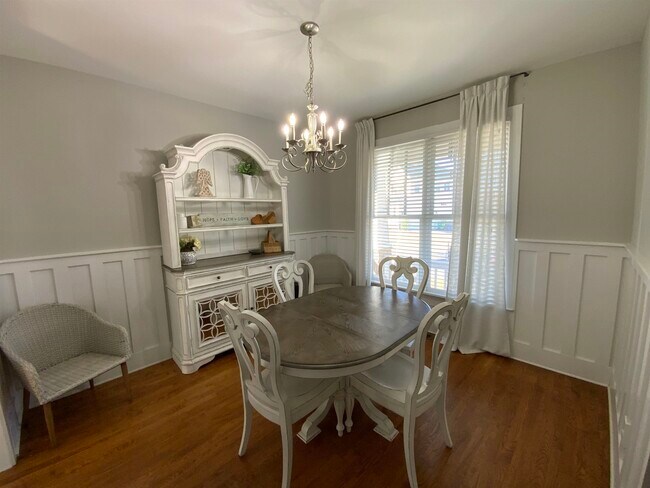 Foto del edificio - 1641 Carriage Ridge Dr