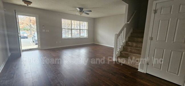 Foto del edificio - 6807 Juniper Tree St