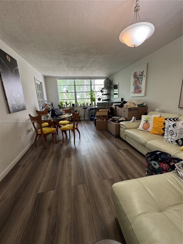 Foto principal - 9495 Evergreen Pl