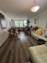 Building Photo - 9495 Evergreen Pl