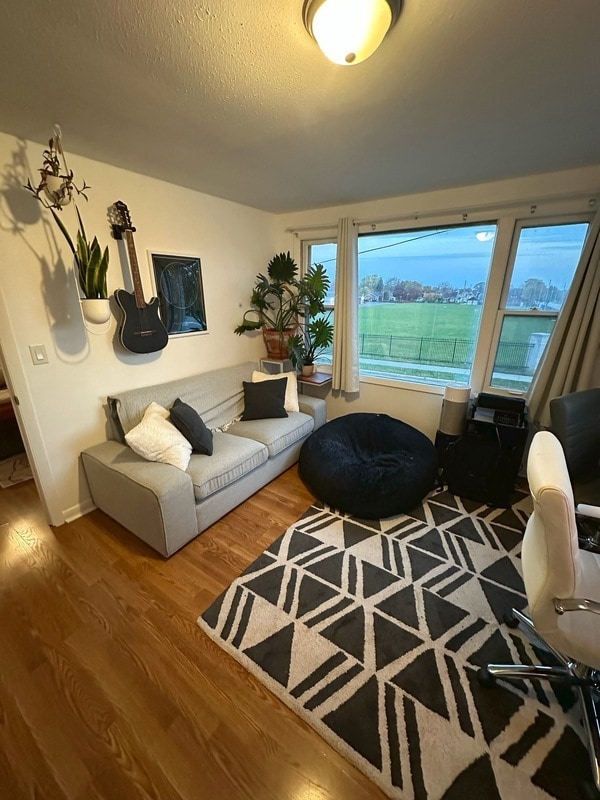 Foto principal - 4945A S Lake Dr