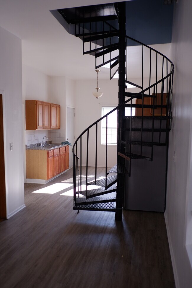 Foto del edificio - 3525 W Fullerton Ave