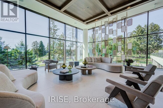 Photo du bâtiment - 399 Royal Orchard Blvd