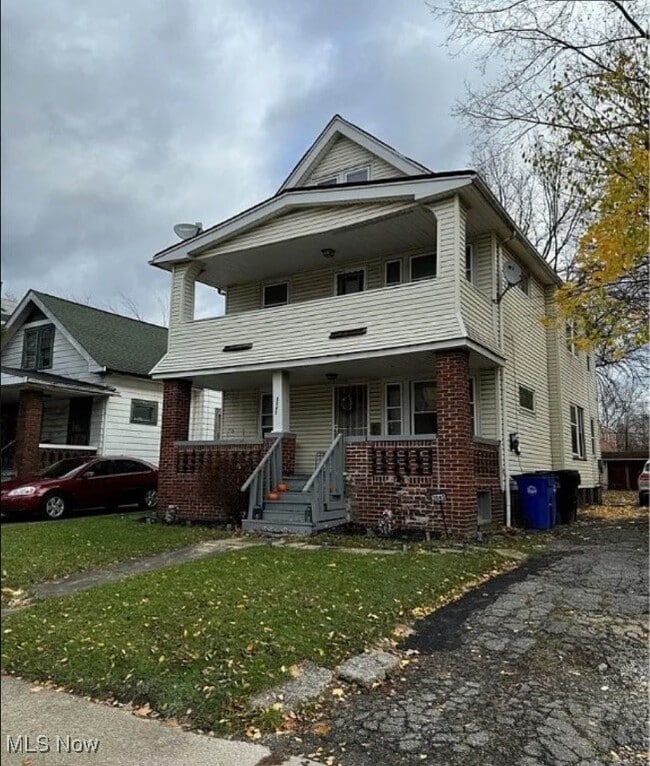 Building Photo - 3045 E 130th St