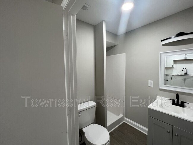 Building Photo - 807 Branson St