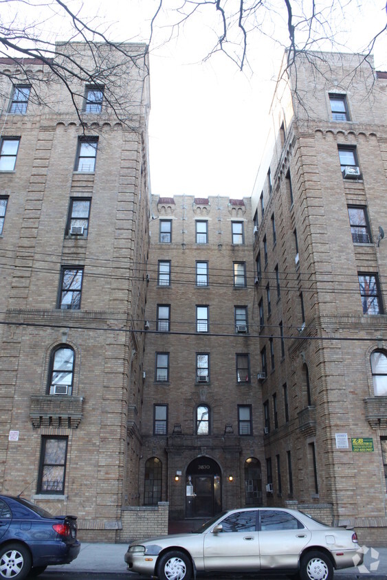 Foto del edificio - 3830 Bronx Blvd