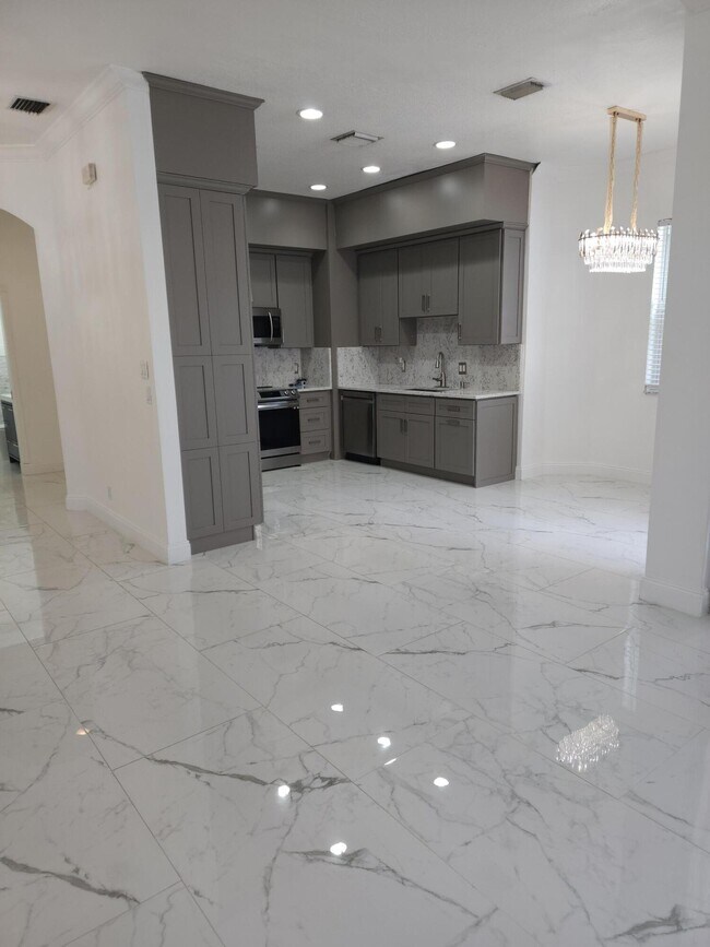 Building Photo - 5524 Boynton Gardens Dr
