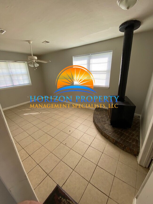 Foto del edificio - 2409 Larkwood Cir NW