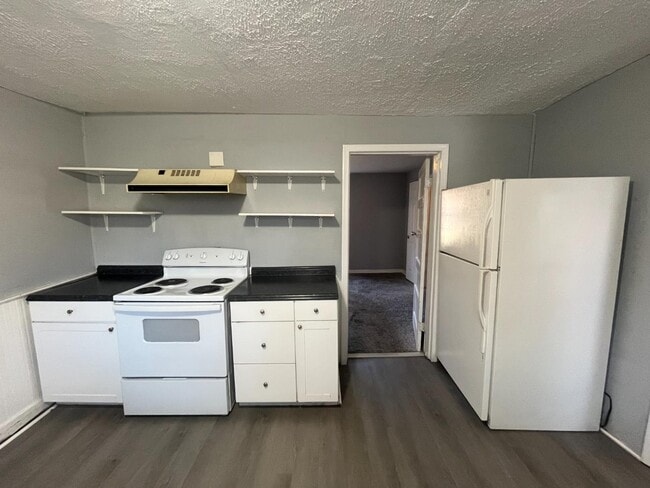 Building Photo - 800 Spring St