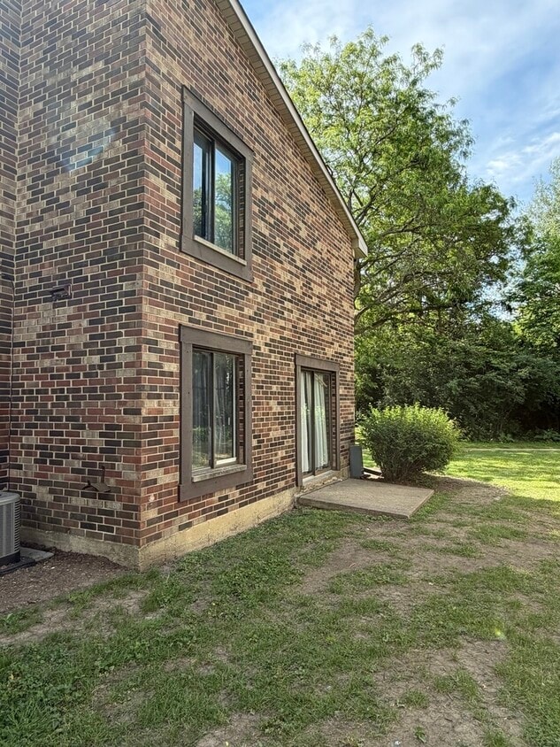 Foto del edificio - 805 Waterview Cir