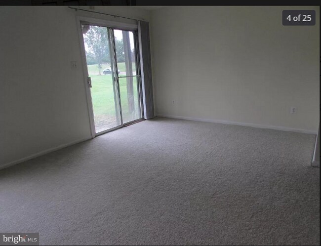 Building Photo - 3 Bedroom 2.5 Bath Townhome