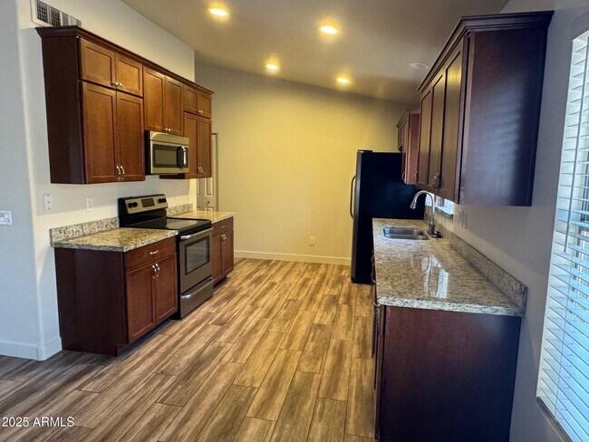 Foto del edificio - 21618 N 48th St