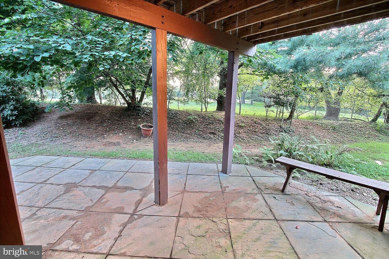 Foto principal - 305 Midsummer Dr