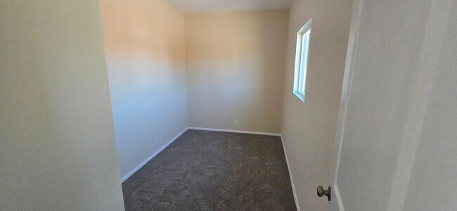 Building Photo - Cozy 2 bed 1 bath in Trona - Housing Choice Voucher Welcome