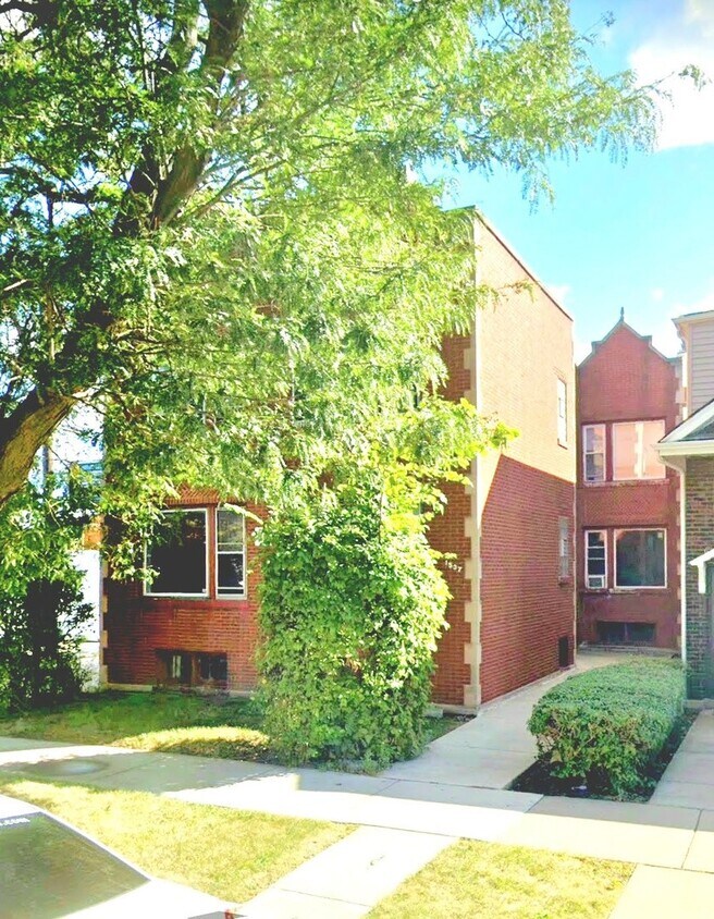 Primary Photo - 1537 E 85th Pl