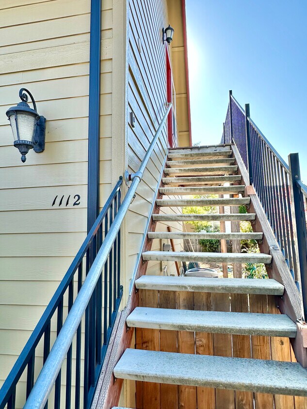 Primary Photo - 1112 Lithia Way
