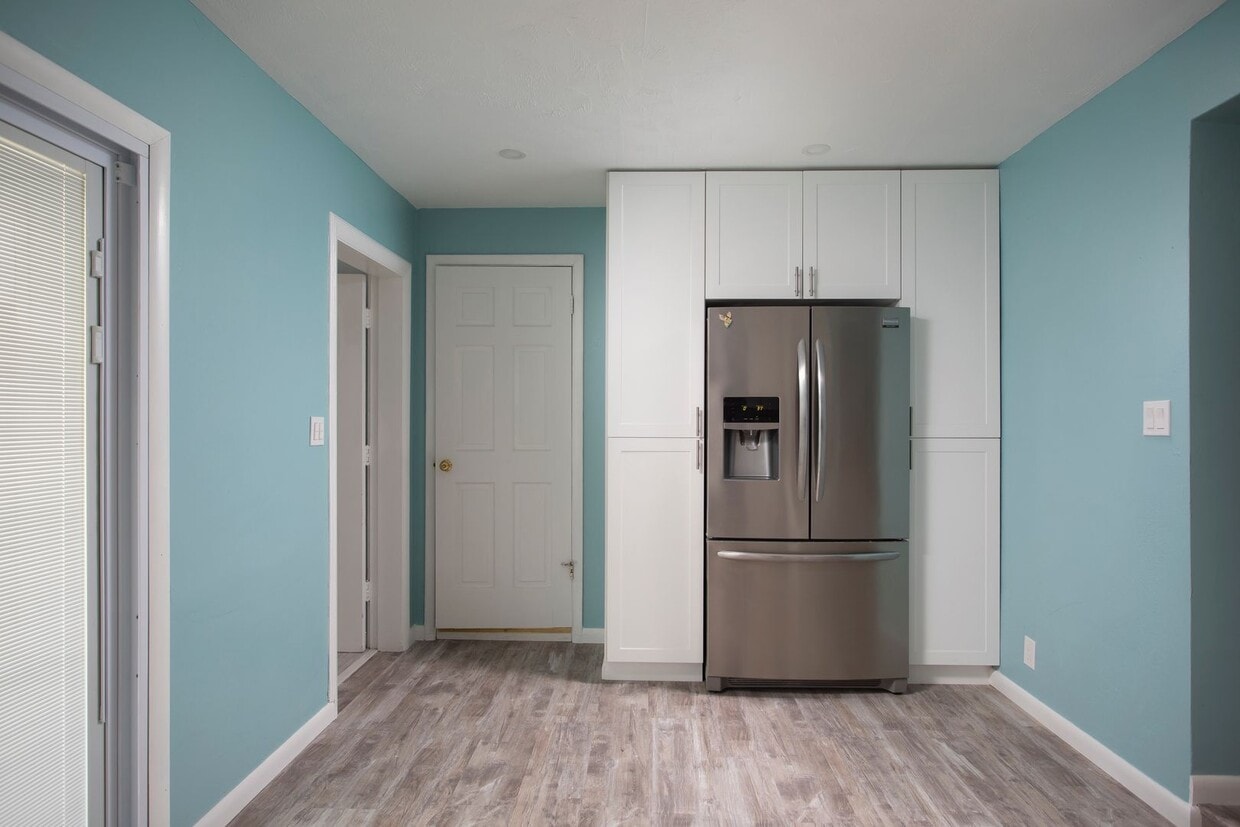 Primary Photo - Move-In Ready 3/2 with Driveway & Backyard...