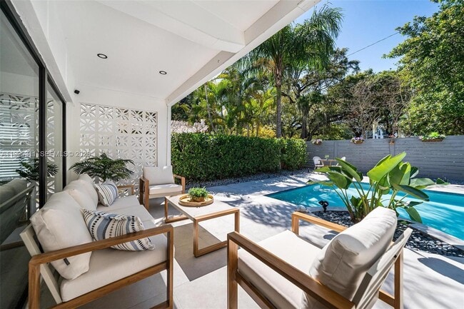 Building Photo - 696 NE 67th St