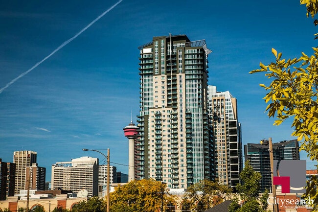 Building Photo - 210 15 Av SE