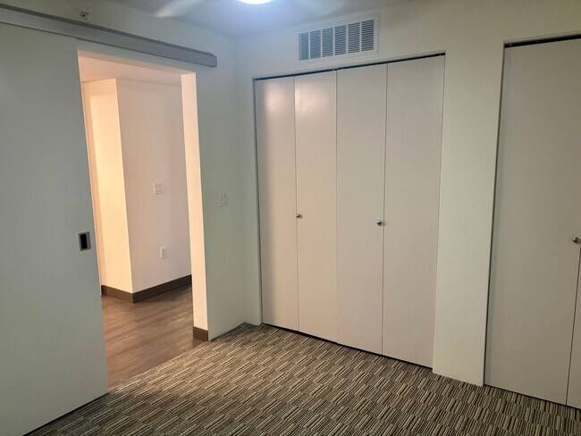 Foto del edificio - For Rent | 1 Bedroom plus Den, 2 bathroom ...