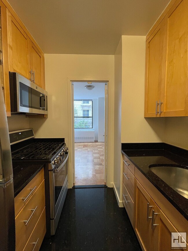 Building Photo - West 87th Street
