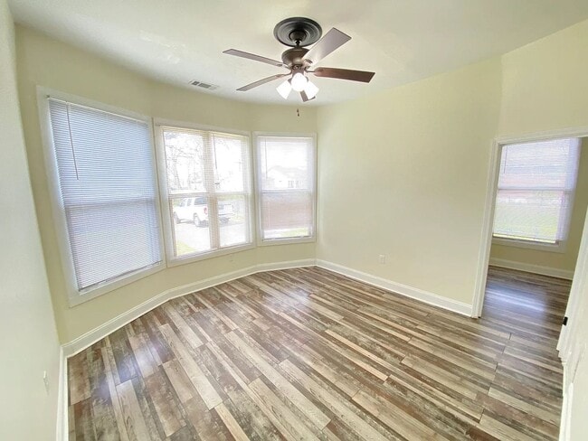 Building Photo - Spacious, must-see three-bedroom, two-bathroom home - Open To Section 8