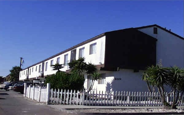 Building Photo - 4620 Wilson Ave