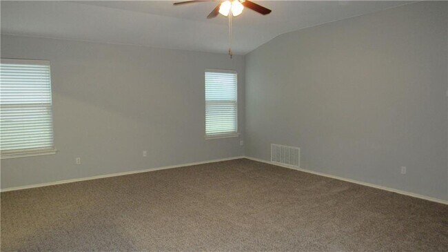 Building Photo - 2824 Bluffstone Dr