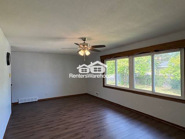 Building Photo - Available Now 5 Bedroom 2 Bath Home in Brooklyn Center