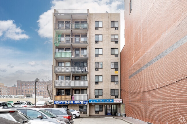 Building Photo - 14236 38th Ave
