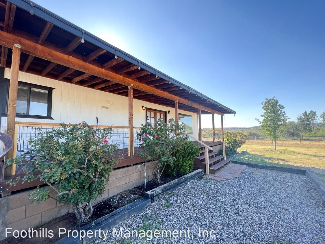 2 br, 1 bath House 2925 S Tissaw Ranch Road House Rental in