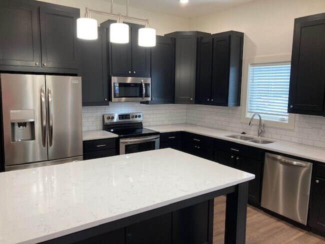 Building Photo - Modern 3-Bedroom, 2-Bathroom Duplex in Pri...