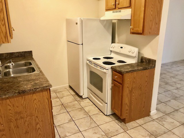 Building Photo - 2550 Margybeth Ave