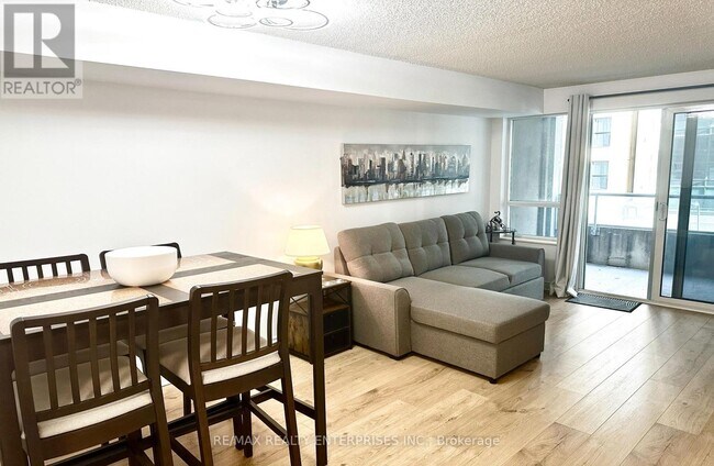 Photo du bâtiment - 104-270-270 Wellington St W