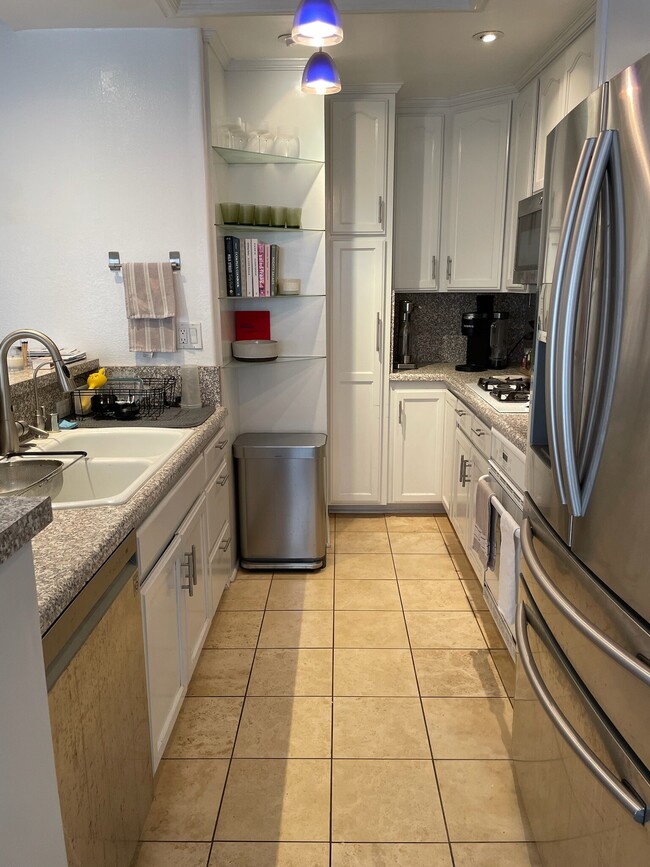 Closeup of kitchen nook - 9808 Regent St
