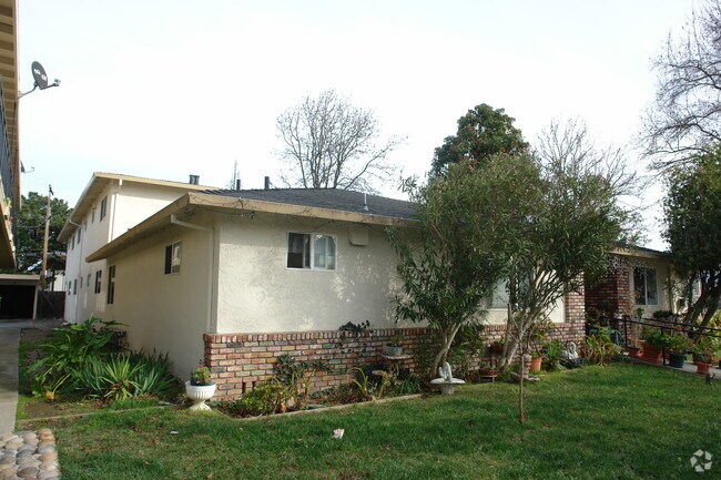 Building Photo - 1144 Roewill Dr